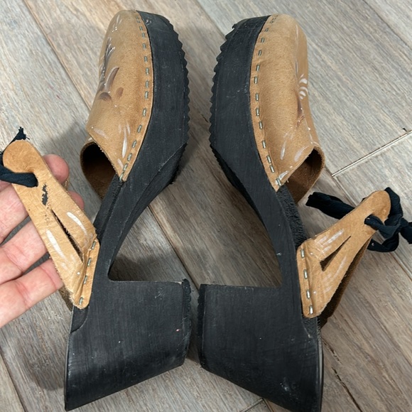 Painted Floral Leather Front Tie Clogs w black sole size 40 US 9 - Picture 15 of 17